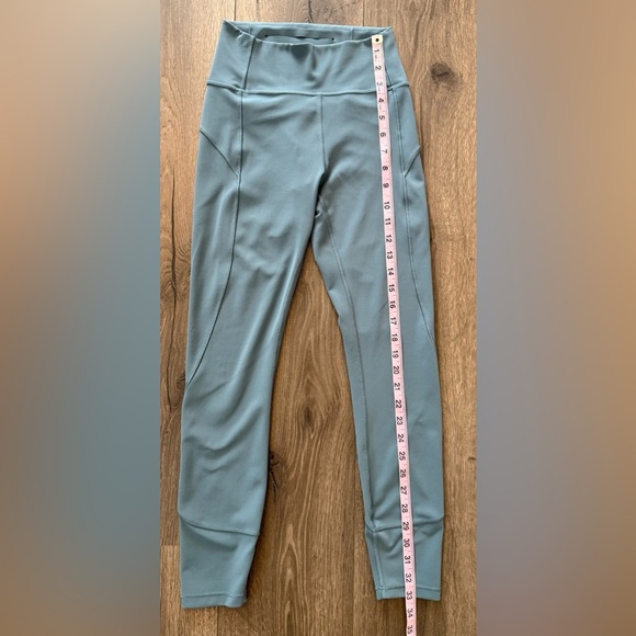 Lululemon In Movement 7/8 Tight Size 4 - Picture 8 of 8